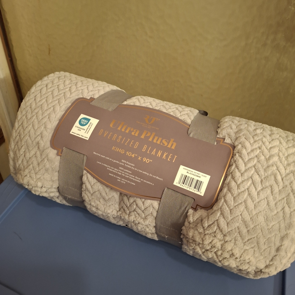 Ultra Plush Oversized Blanket